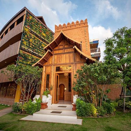 At Gate Thaphae Hotel Chiang Mai Extérieur photo